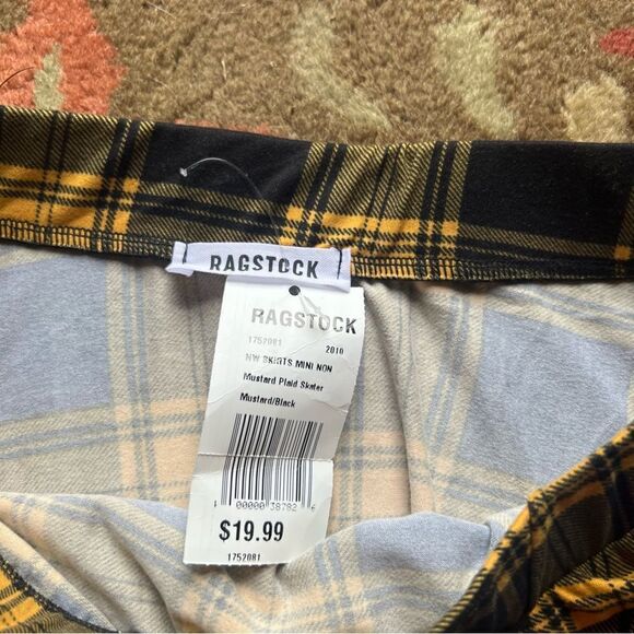 Mini skirt  - Picture 2 of 3